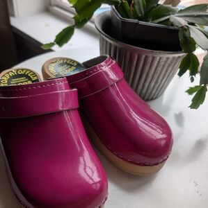 Torpatoffeln Kids Hot Pink Patten Leather Swedish Clogs Size 29